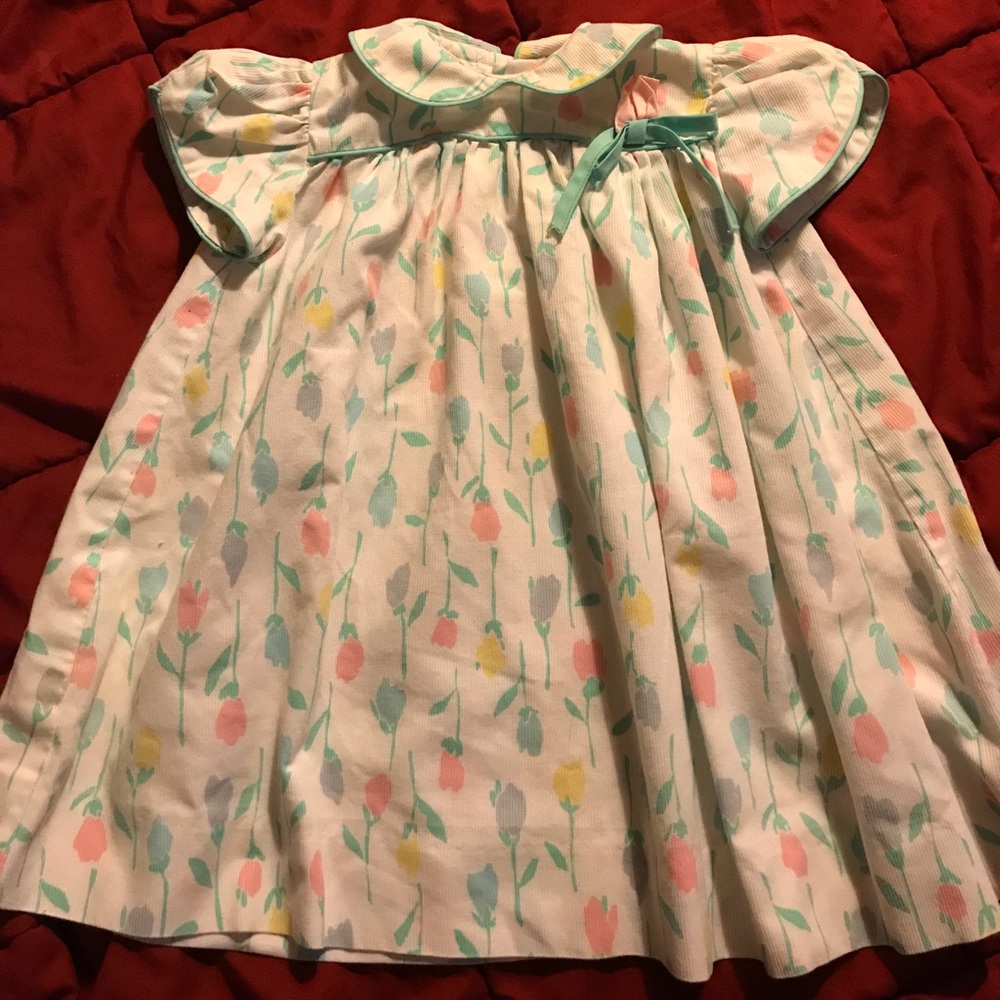 Very Girlie Dress with Ribbon in Flower Shape