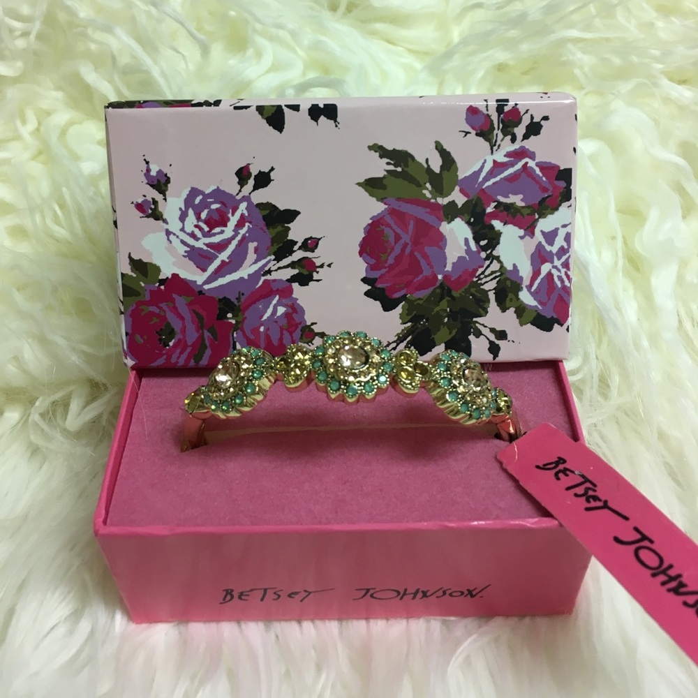 Betsey Johnson bangle bracelet