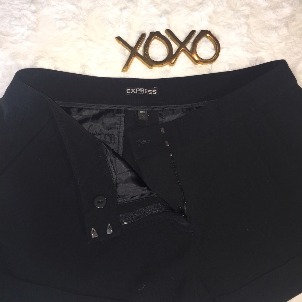 Express Shorts - Picture 5 of 8