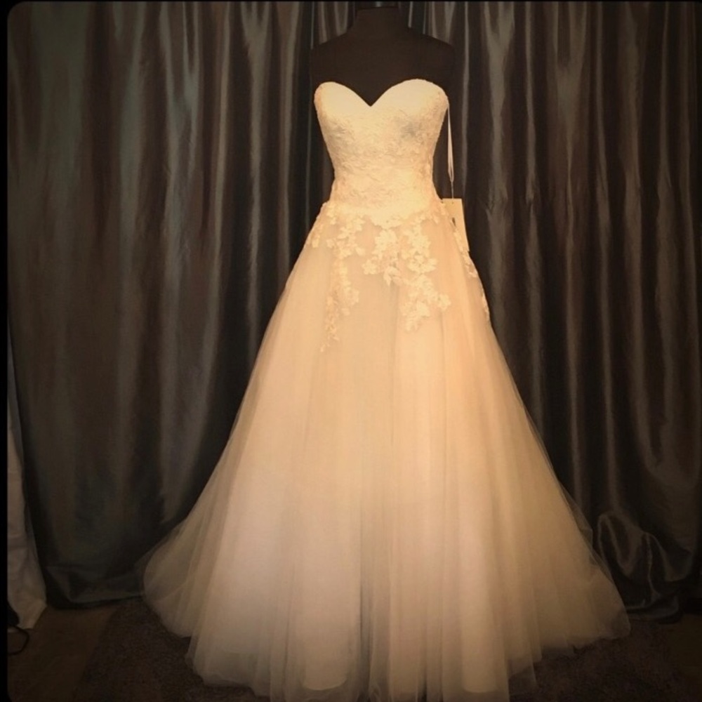 Allure Wedding Dress #2657