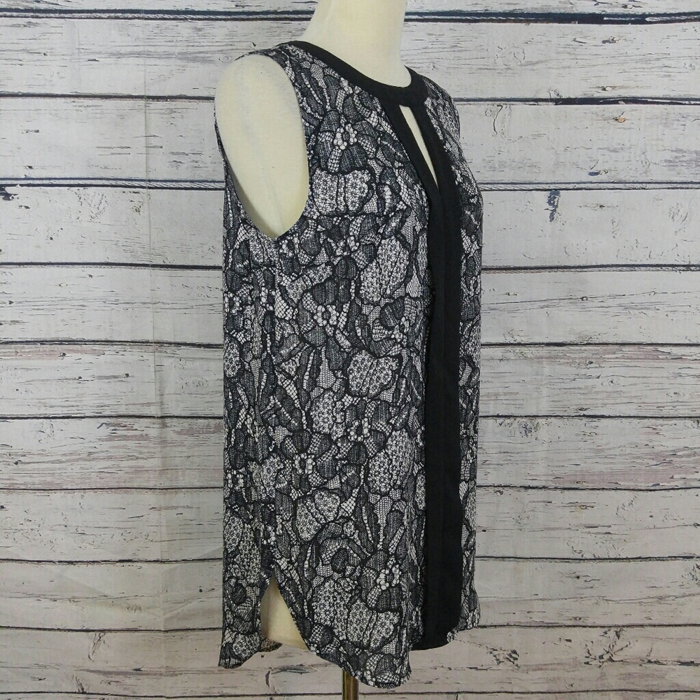 Vince Camuto
Black Sleeveless Placket Top Small - Picture 4 of 7