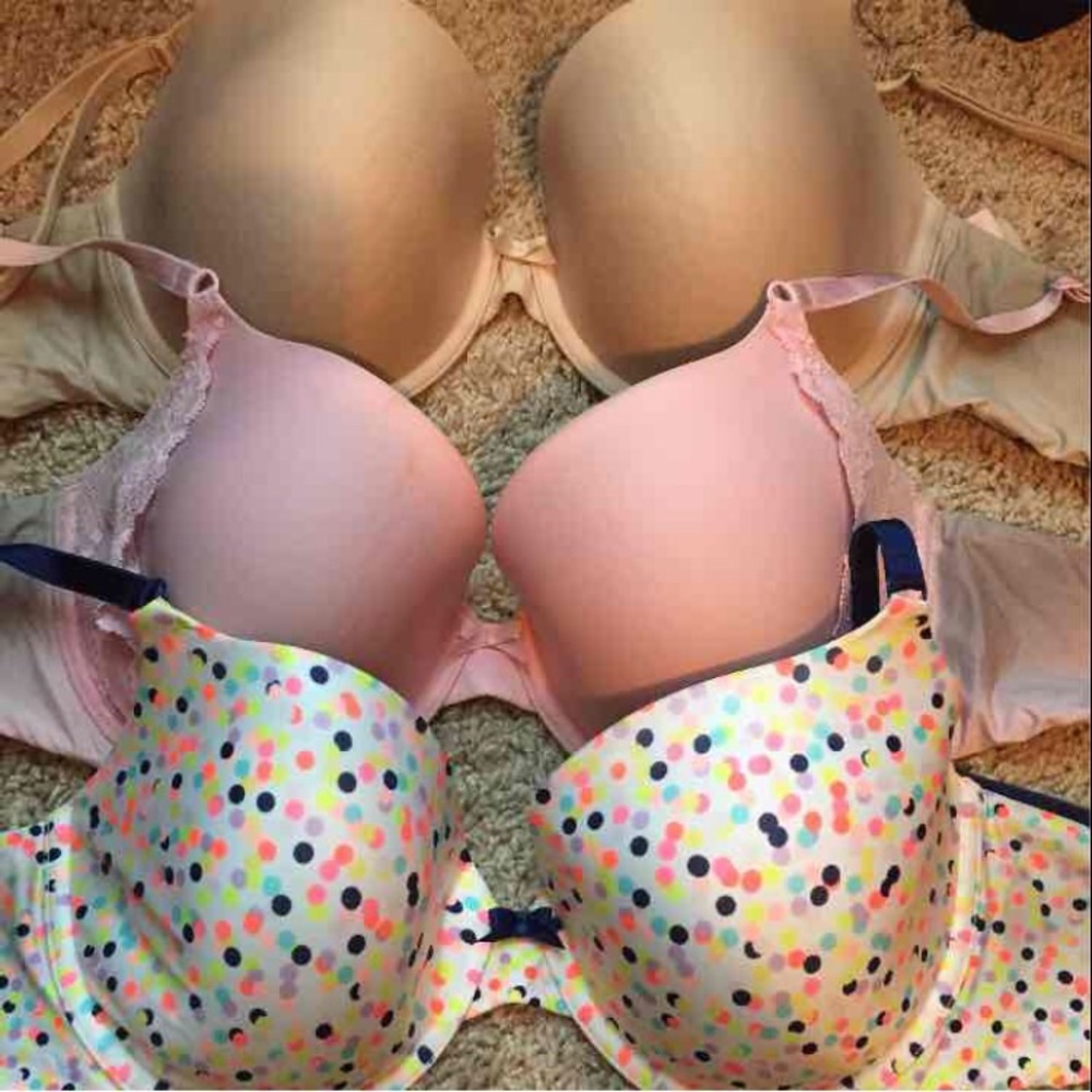 Sold! Lot of 3 Victoria's Secret 34DD Bras