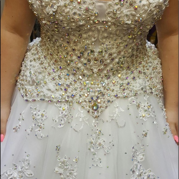 Wedding dress - Picture 2 of 7