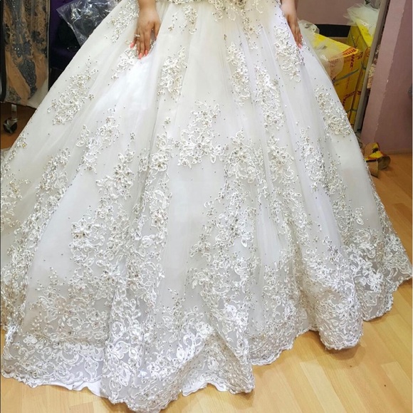 Wedding dress - Picture 4 of 7