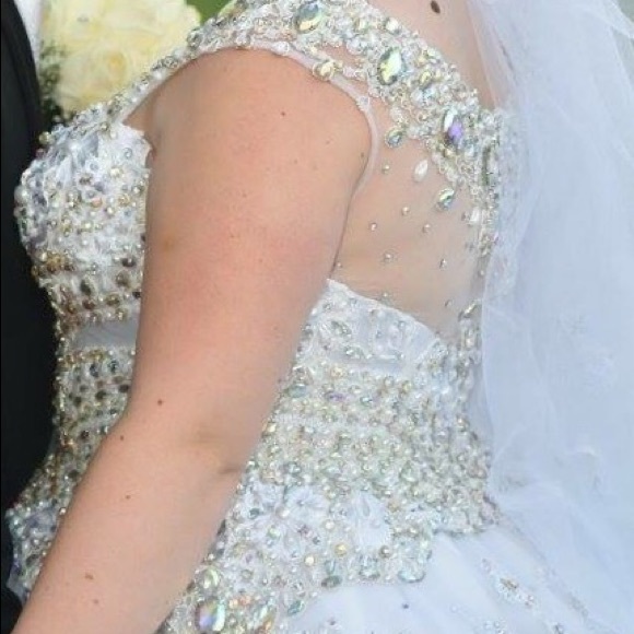 Wedding dress - Picture 6 of 7