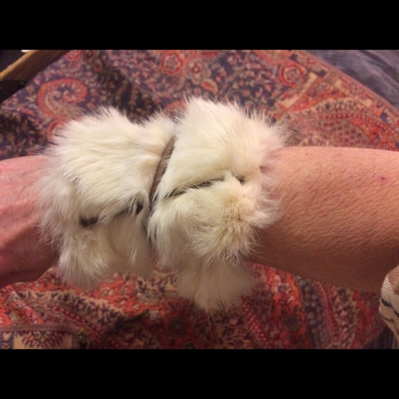 Reversible primitively rabbit cuff - Picture 3 of 4