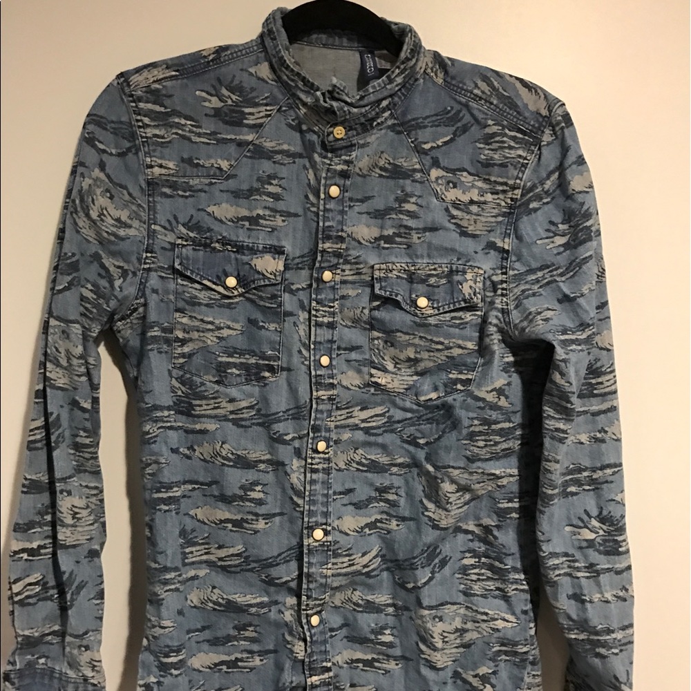 Pattern denim shirt