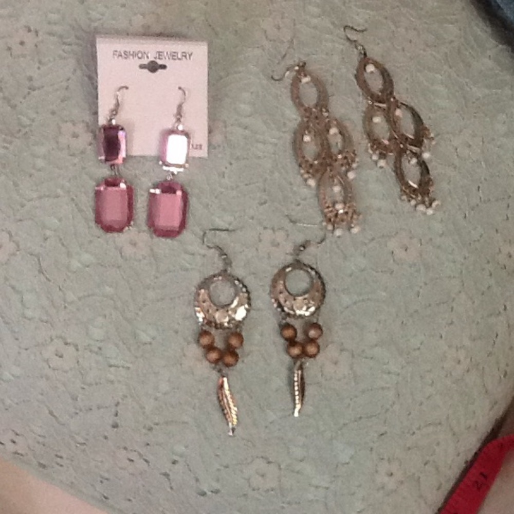 Set of 3 dangly earrings