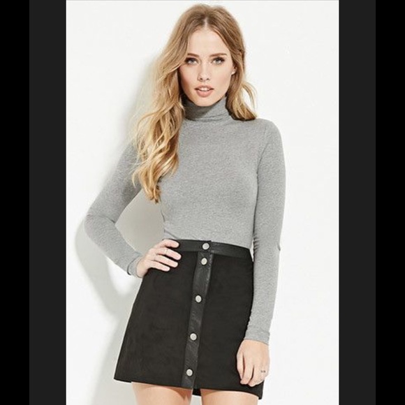Forever 21  turtleneck Crop Top size S (SOLD) - Picture 1 of 2