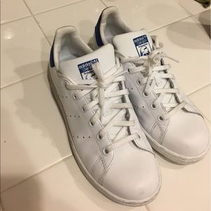 Stan smiths with blue