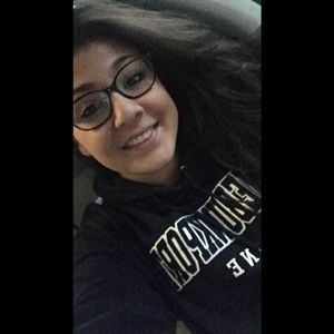 Meet your Posher, Julianna