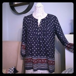 Cute Navy top with white litt