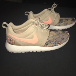 Nike Tan floral Roshe Runs