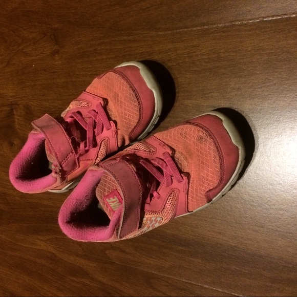 Nike shoes - Picture 2 of 4