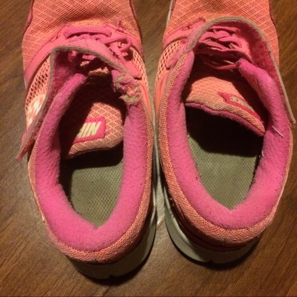 Nike shoes - Picture 4 of 4