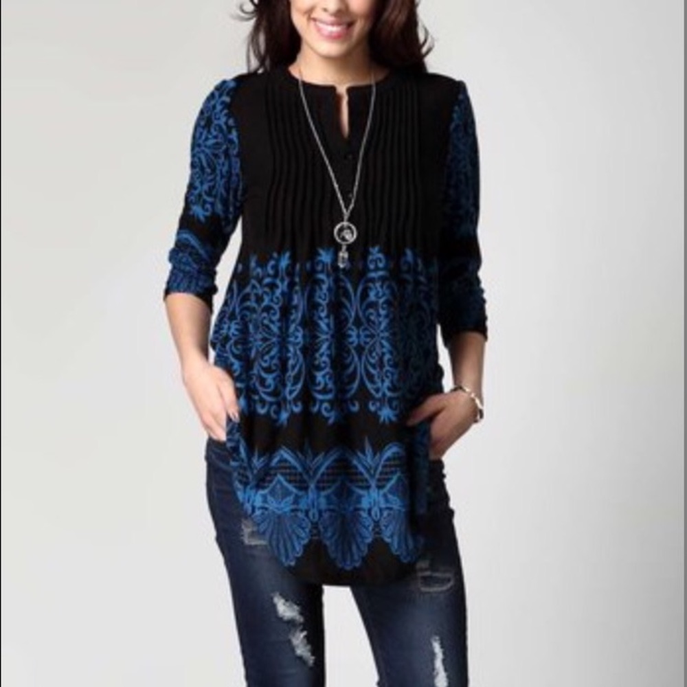 Black w/ Blue Lace Print Notch Neck PinTuck Tunic