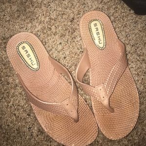 Wonderful sashu fabulas water resistant flops