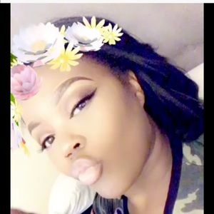 Meet your Posher, Monique
