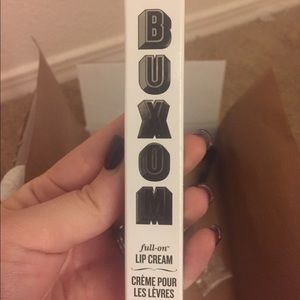 Buxom full on lip cream
