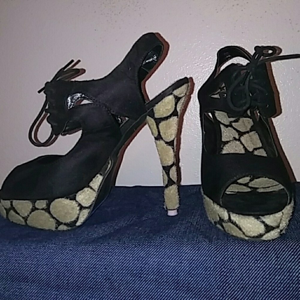 Black stiletto peeptoe