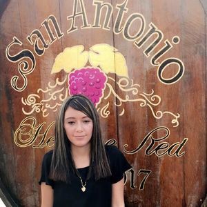 Meet your Posher, Claudia