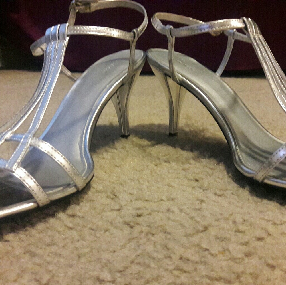 Shoes - Picture 3 of 4