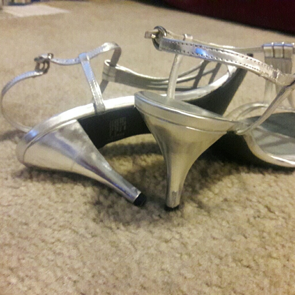 Shoes - Picture 4 of 4