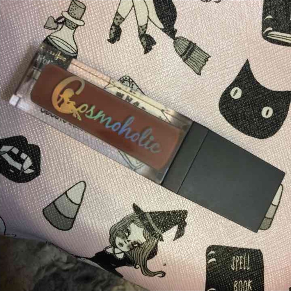 Cosmopolic liquid lipstick