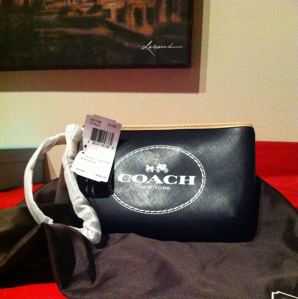 WRISTLET  by COACH...LAST DAY TO BUY BEFORE Bye !! - Picture 2 of 8