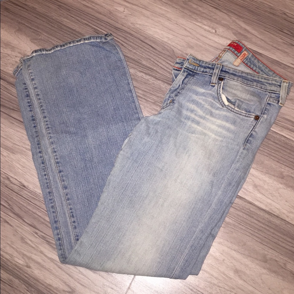 Light denim distressed jeans