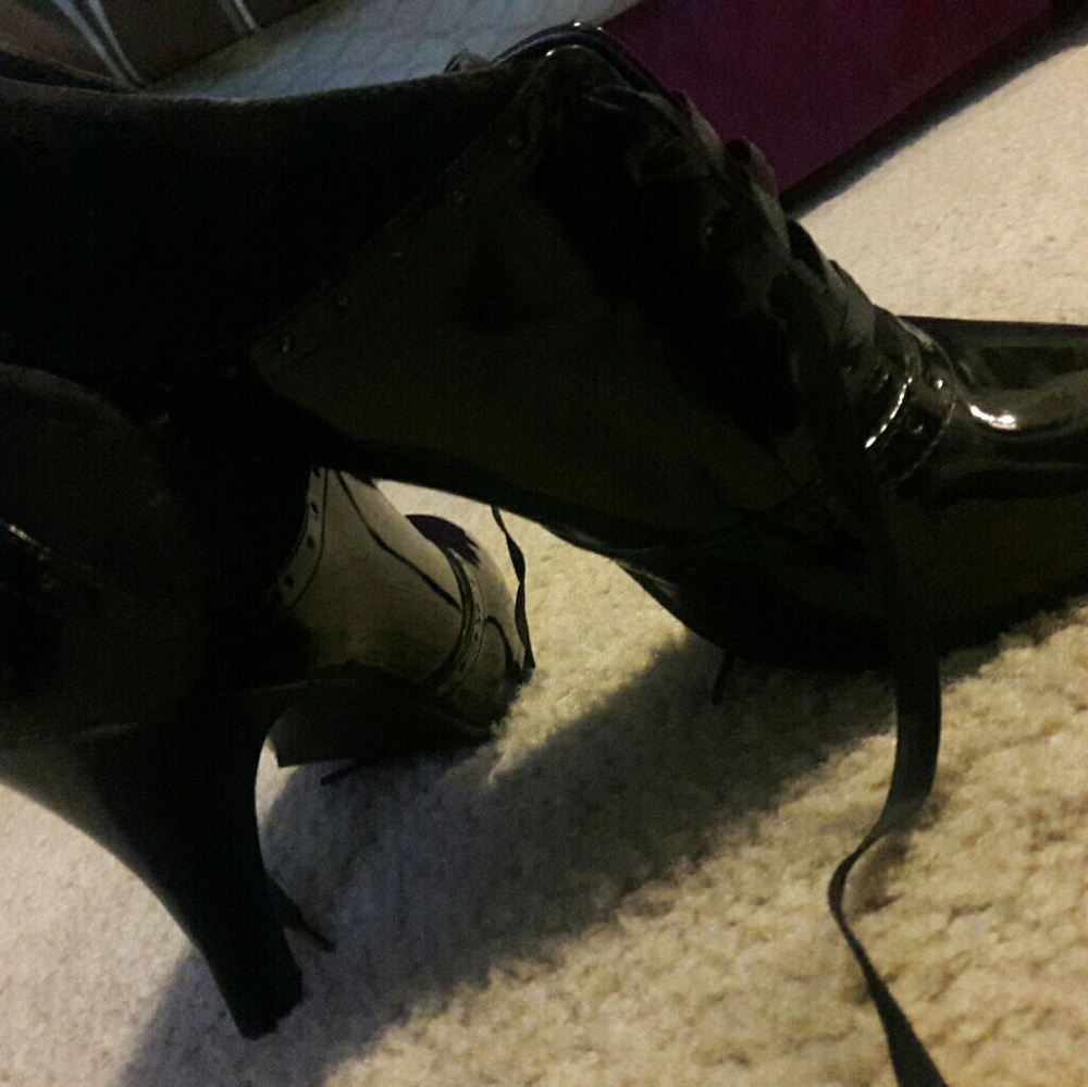 Shoes - Picture 2 of 4