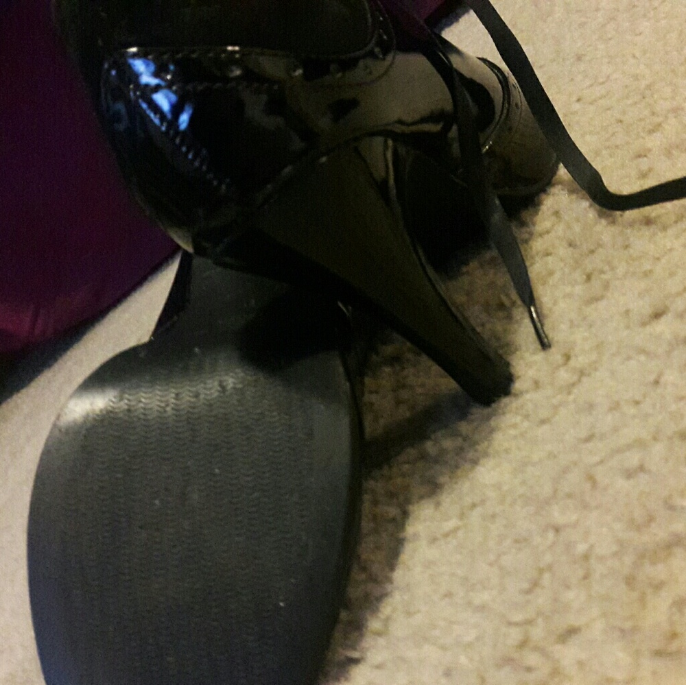 Shoes - Picture 3 of 4