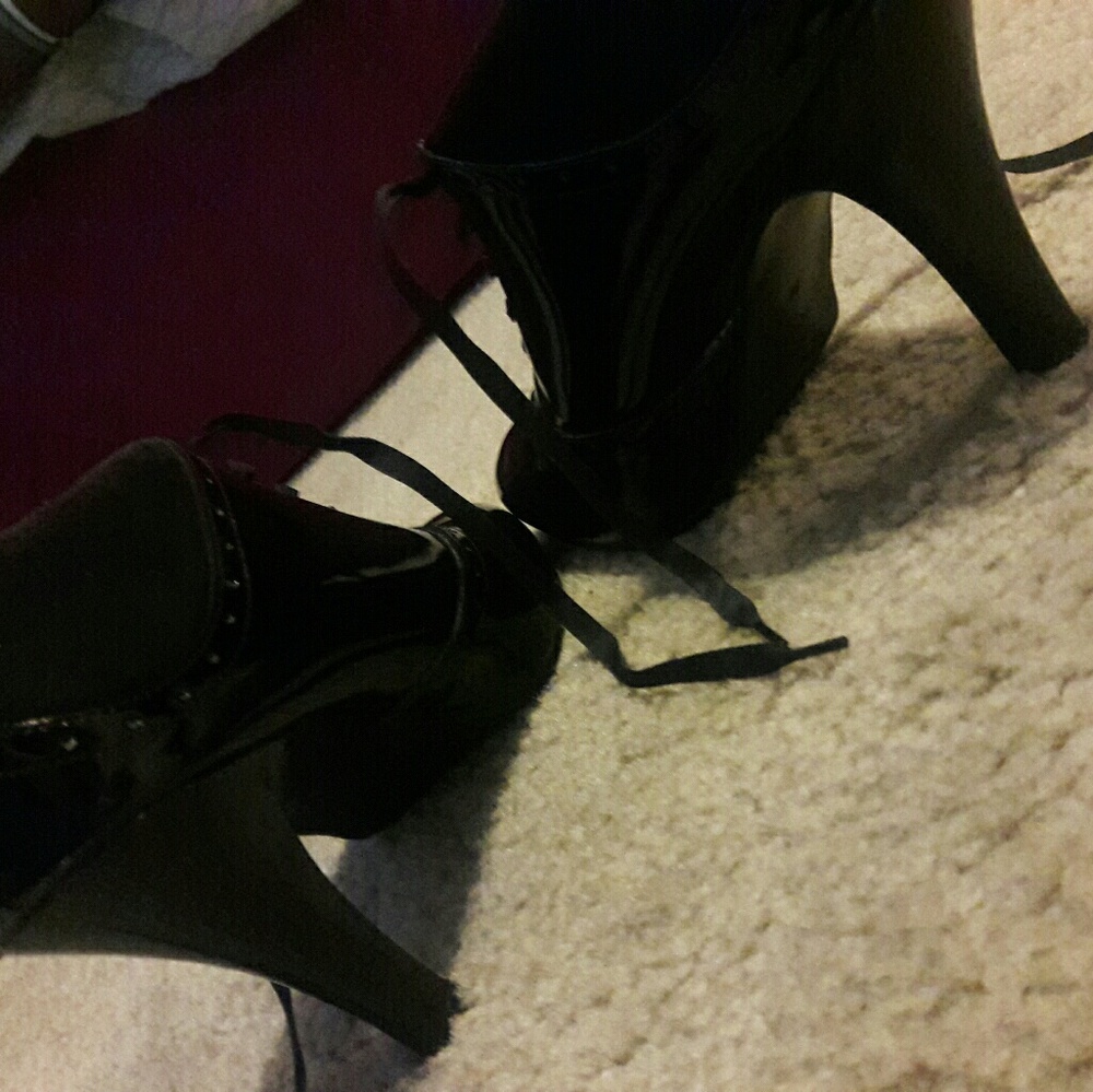 Shoes - Picture 4 of 4