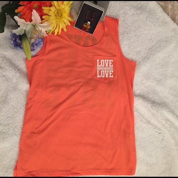 BNWT Coral Colored Pocketed Tank❤️ - Picture 2 of 3
