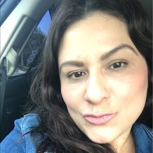 Meet your Posher, Claudia