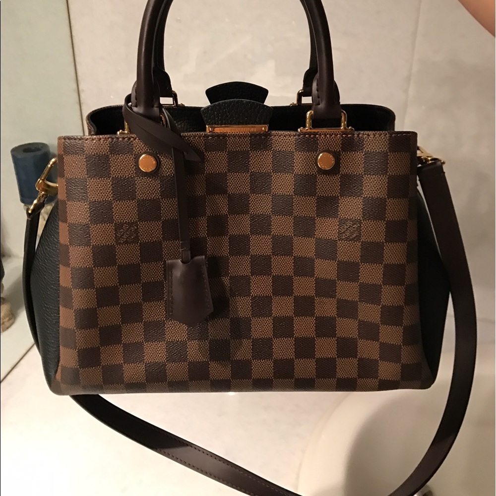 Selling my Louis Vuitton handbag