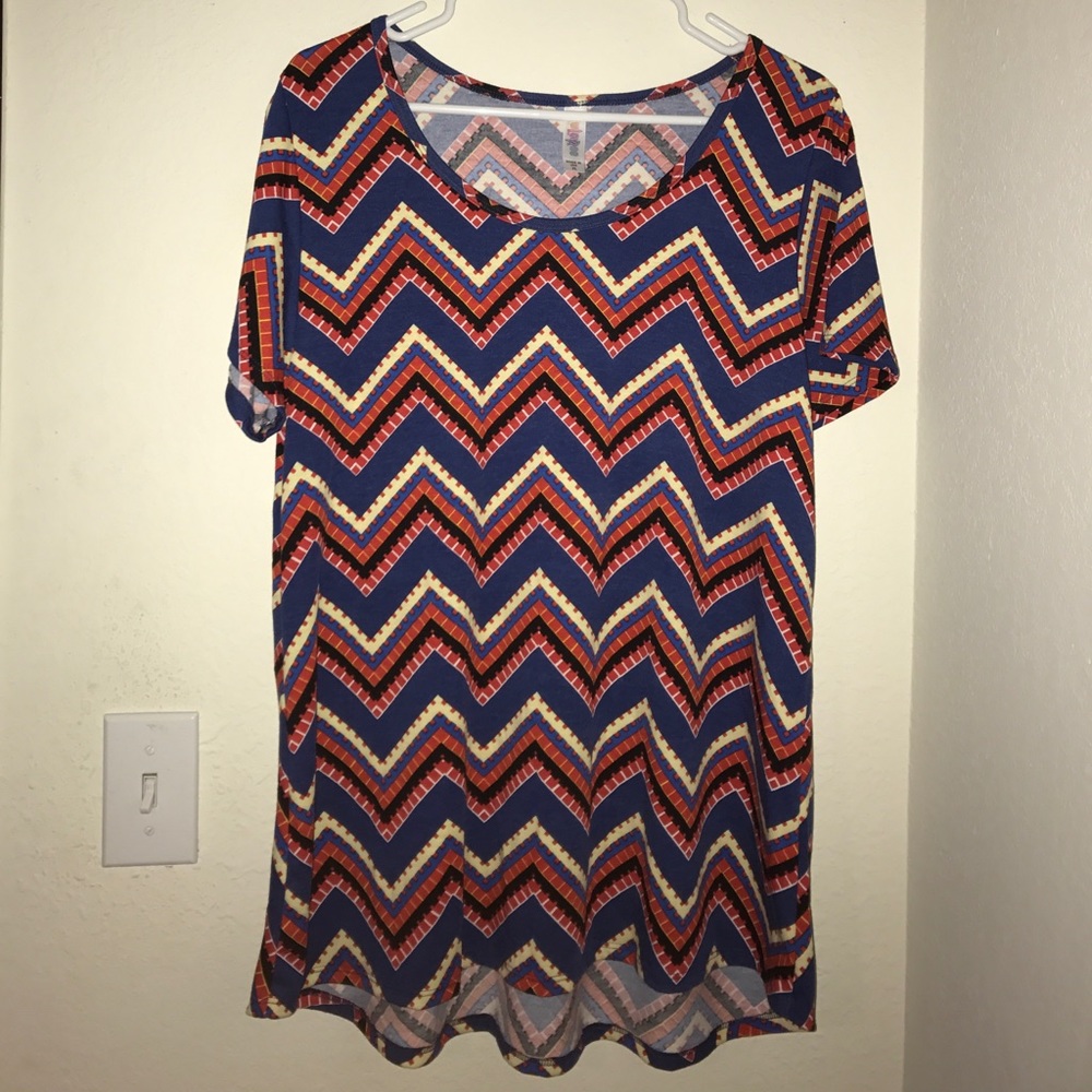 NWOT LulaRoe Classic Tee