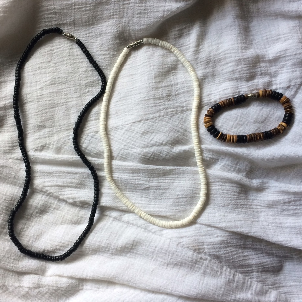 🎄Hawaiian Puka Shell Necklaces & Bracelet🎄