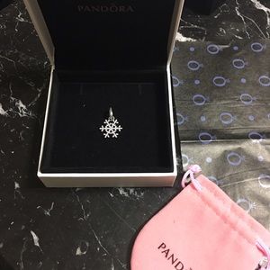 Pandora charm SS Winter kiss snowflake pendant CZ