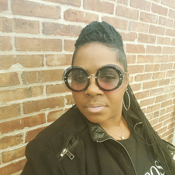 Meet your Posher, Tai - Picture 1 of 1