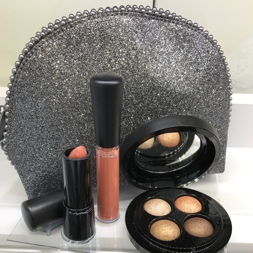 Keepsake gold lip + eye bag