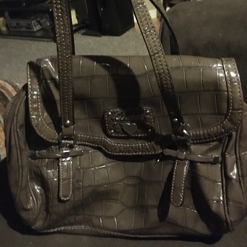 Super Cute Guess purse gently used great condition