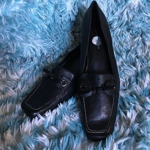 Sz 10.5 m black short heeled loafer