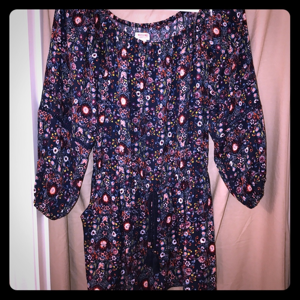 Adorable floral romper 🌹🌹