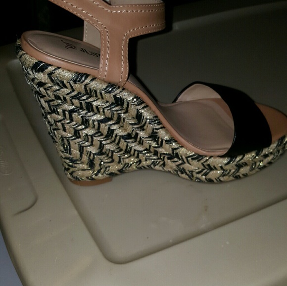 Shoes - Picture 4 of 4