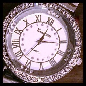 💐LARGE SILVER TONED WATCH SURROUNDED BY DIAMONDS