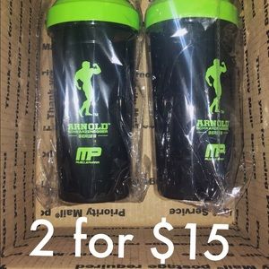 2 Arnold blender bottles