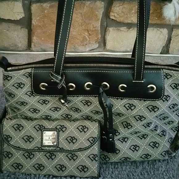 Dooney & Bourke Handbags - Dooney&Bourke sig. shoulder bag & MATCHING WALLET