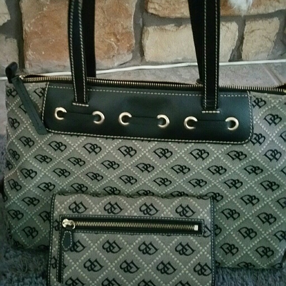 Dooney&Bourke sig. shoulder bag & MATCHING WALLET - Picture 2 of 6