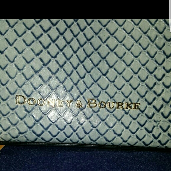 🚫SOLD🚫 Dooney & Bourke Crossbody Handbag - Picture 2 of 5